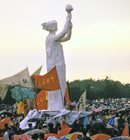 CALLS FOR FREEDOM: A view of the crowd in Beijing’s Tiananmen Square on June 1, 1989, three days before the massacre.